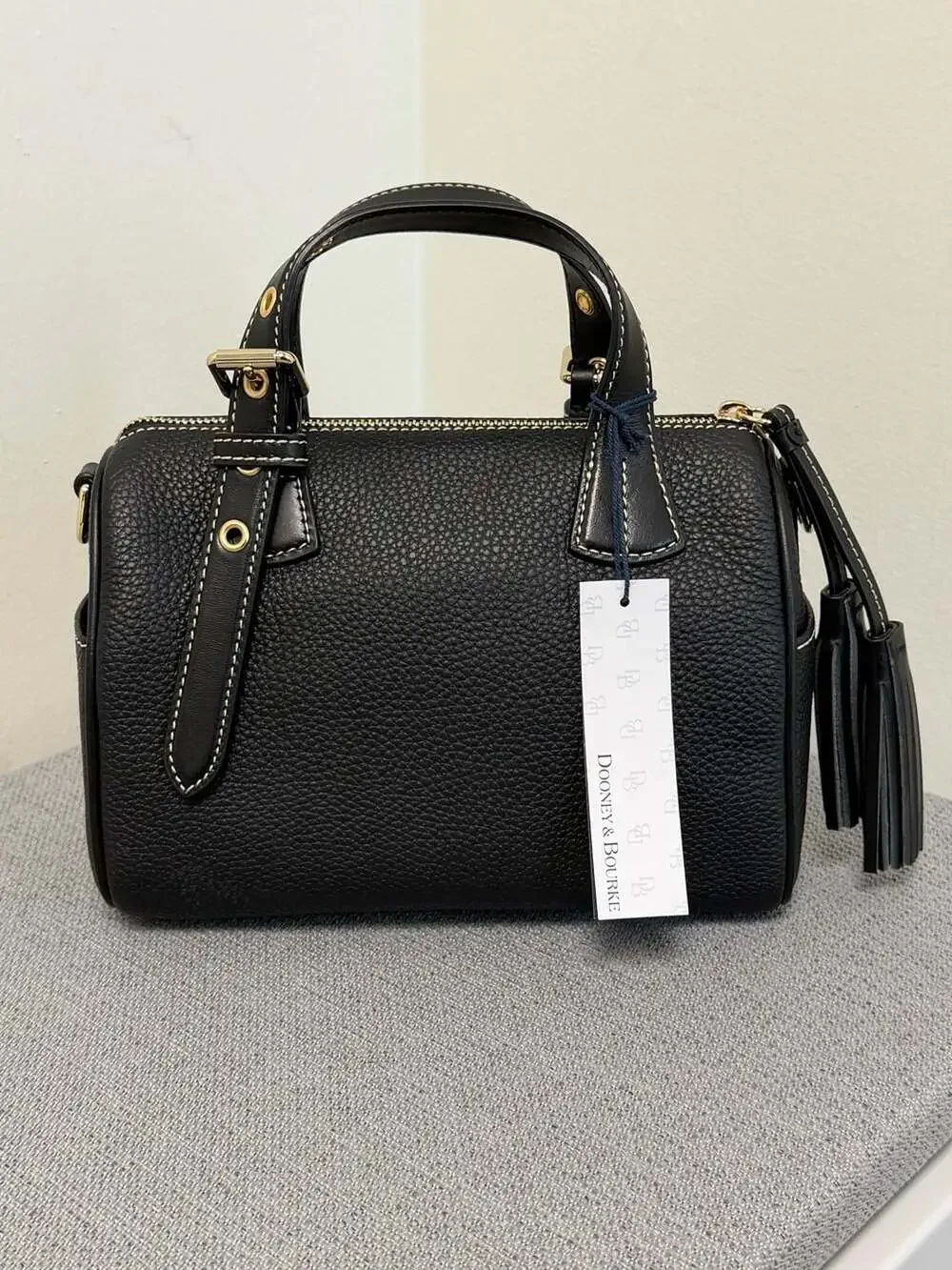 Dooney & Bourke Small Kendra Satchel Black Leather - Picture 2 of 9